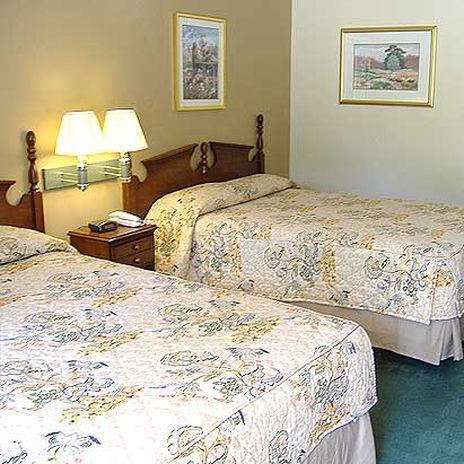 Meriwether Country Inn Warm Springs Room photo